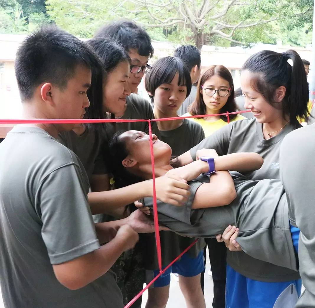 穿越黑洞